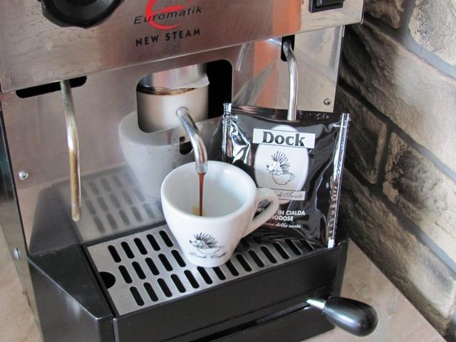 dock caffe espresso pod kávéteszt csapolás