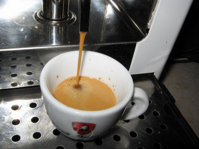 lamborghini espresso italiano podos kávé csapolás