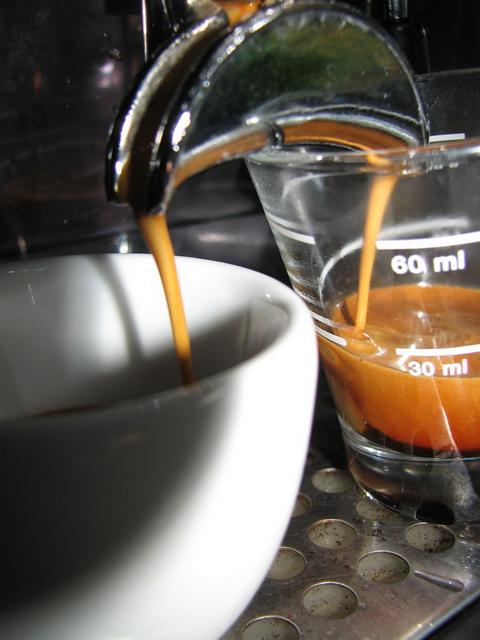 bendinelli intenso szemes kávé kifolyás