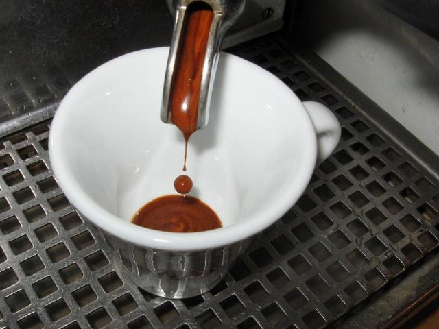 carraro 1927 kávéteszt kávé kifolyás