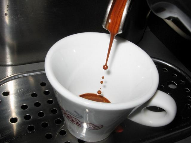 carraro crema espresso szemeskávé teszt csapolás