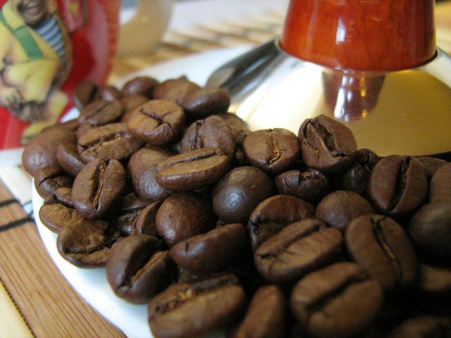 lucaffé exquisit szemes kávé teszt kávébabok