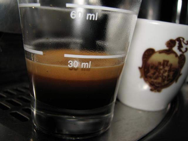de roccis quality rossa szemes kávé teszt shot