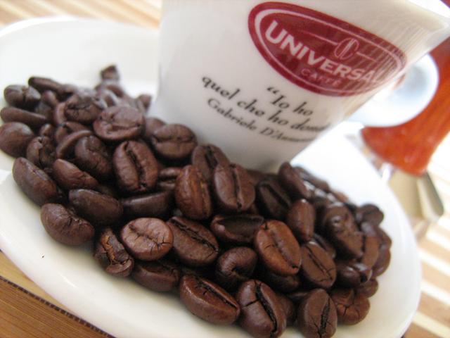 universal caffé espresso szemeskávé teszt kávébabok
