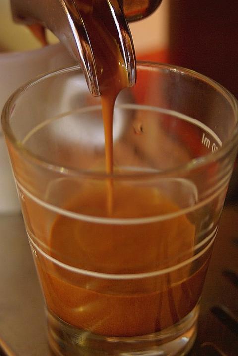 universal caffé espresso szemeskávé teszt shot