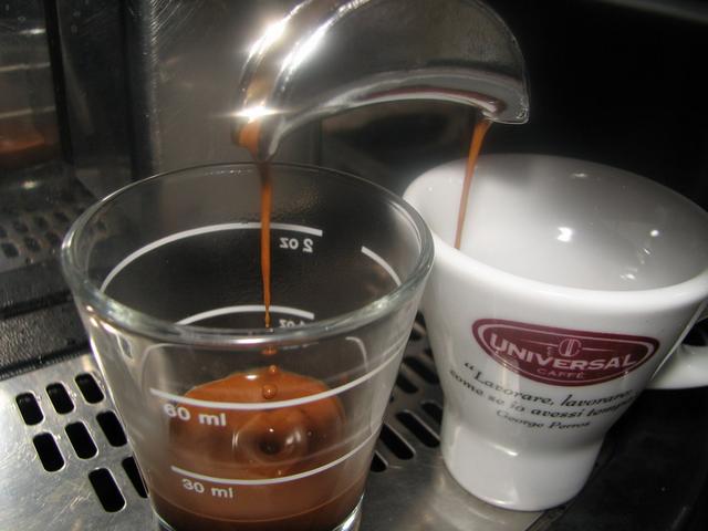 universal caffé gran bar szemes kávé teszt csapolás