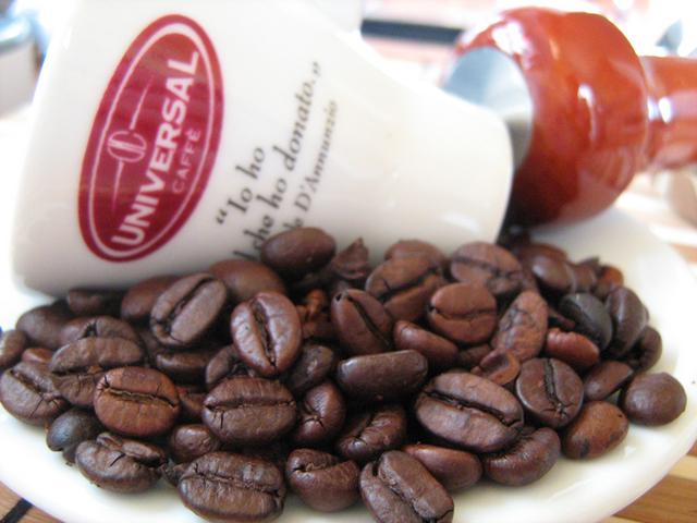universal caffé gran bar szemes kávé teszt kávébabok