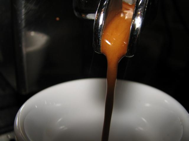 universal caffé gran bar szemes kávé teszt kifolyás