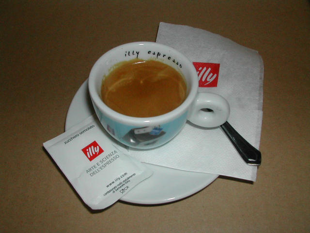 illy espresso sötét pörkölésű kávé eszpresszó