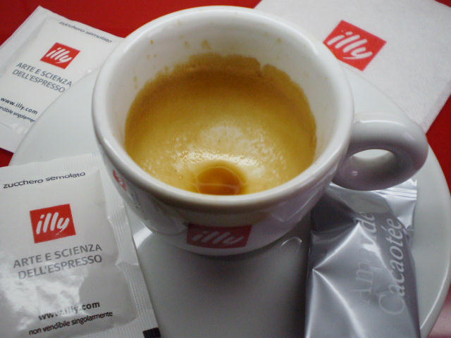 illy espresso közepes pörkölésű kávé krém
