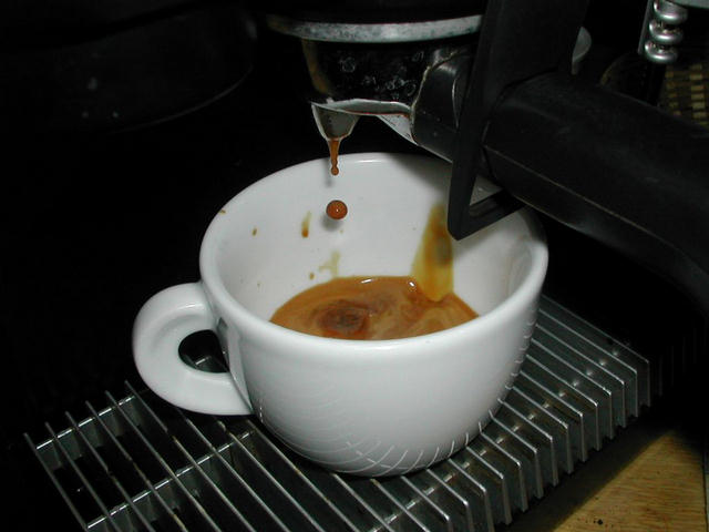 magico espresso 100% aravica kávé csapolás