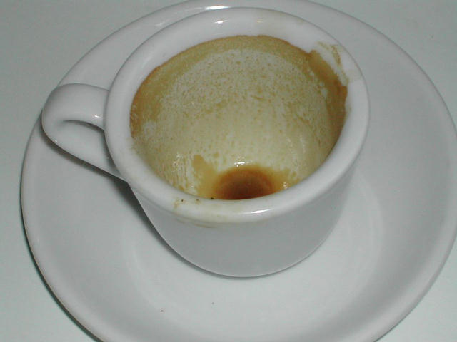 magico espresso krém a csésze falán